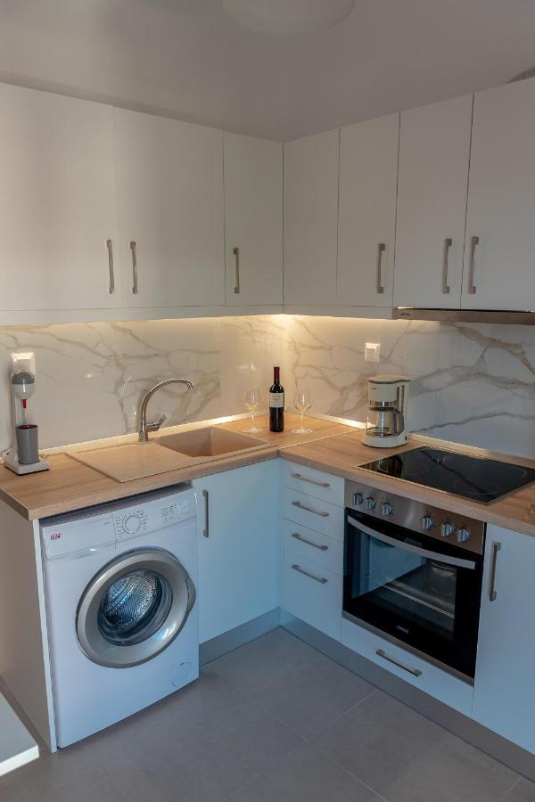 Dimi Seafront Apartment By Rentals Pro Services - 네아 모우다니아 외부 사진