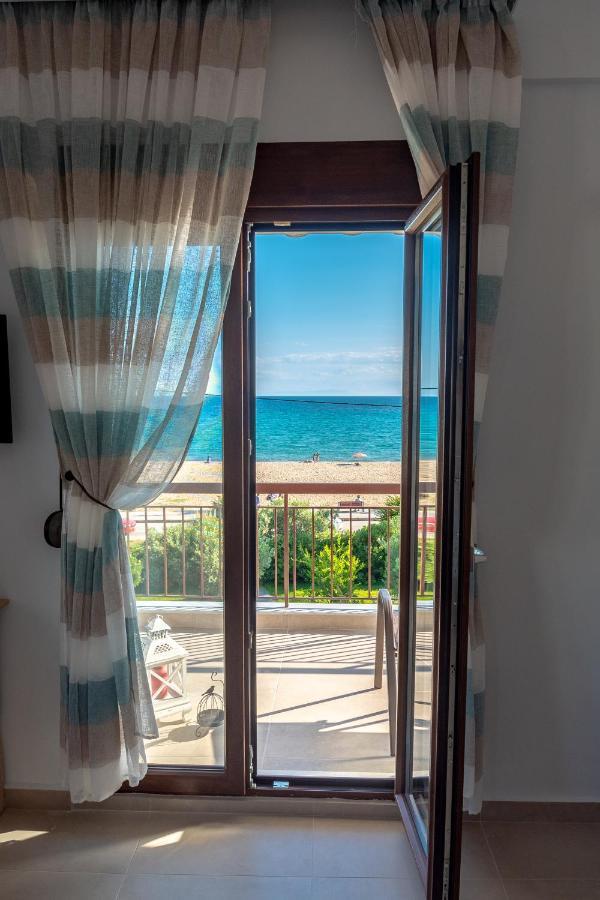Dimi Seafront Apartment By Rentals Pro Services - 네아 모우다니아 외부 사진